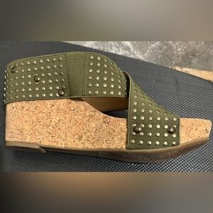 Lucky Olive Green Sandals